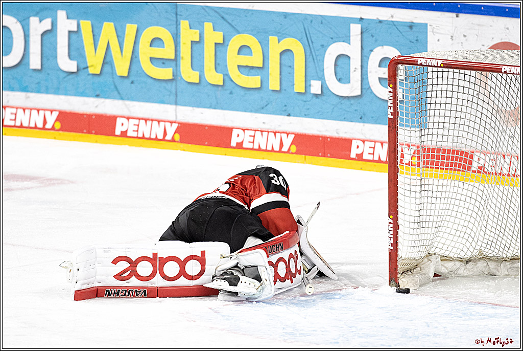 PENNY DEL;  Koelner Haie - Straubing Tigers; Koeln, 11.03.2022